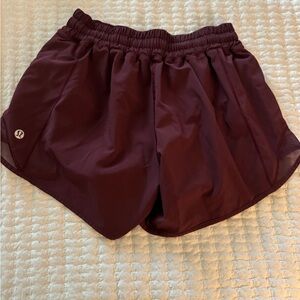 LULULEMON HOTTY HOT SHORTS size 4